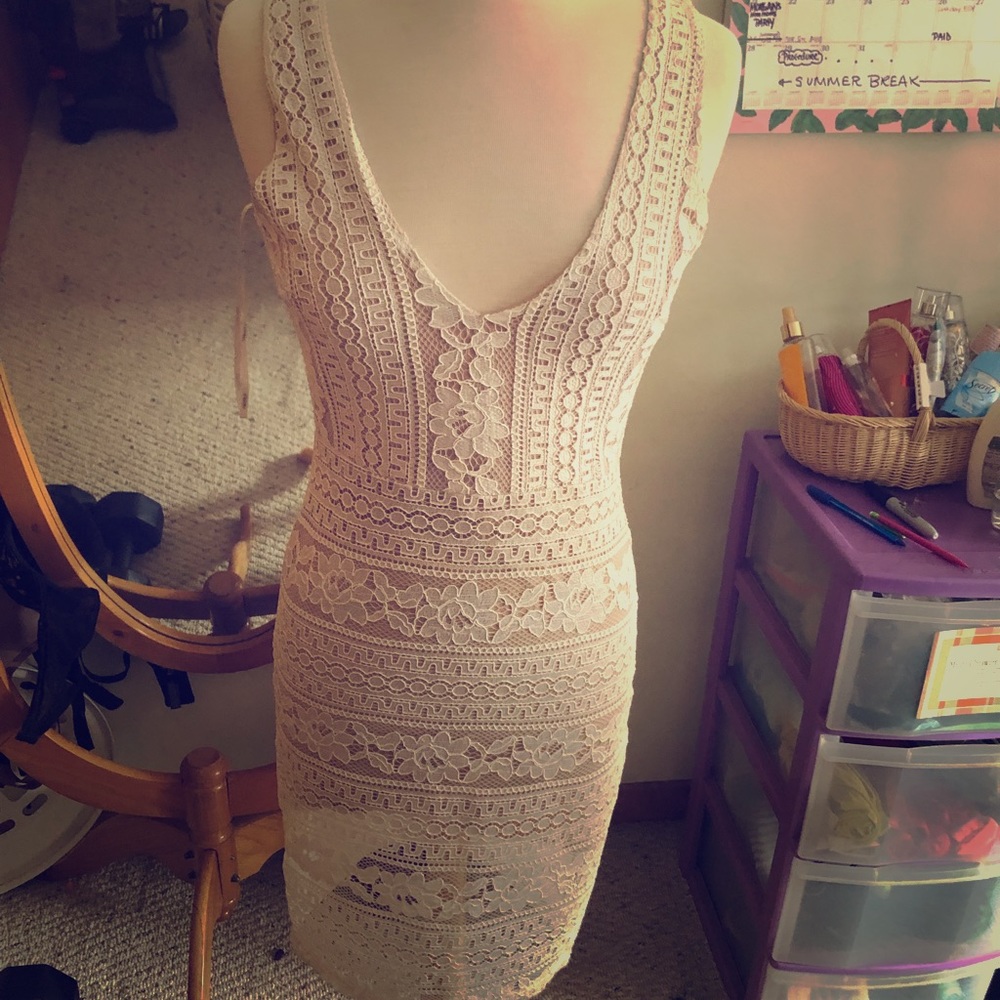 Lace bodycon dress